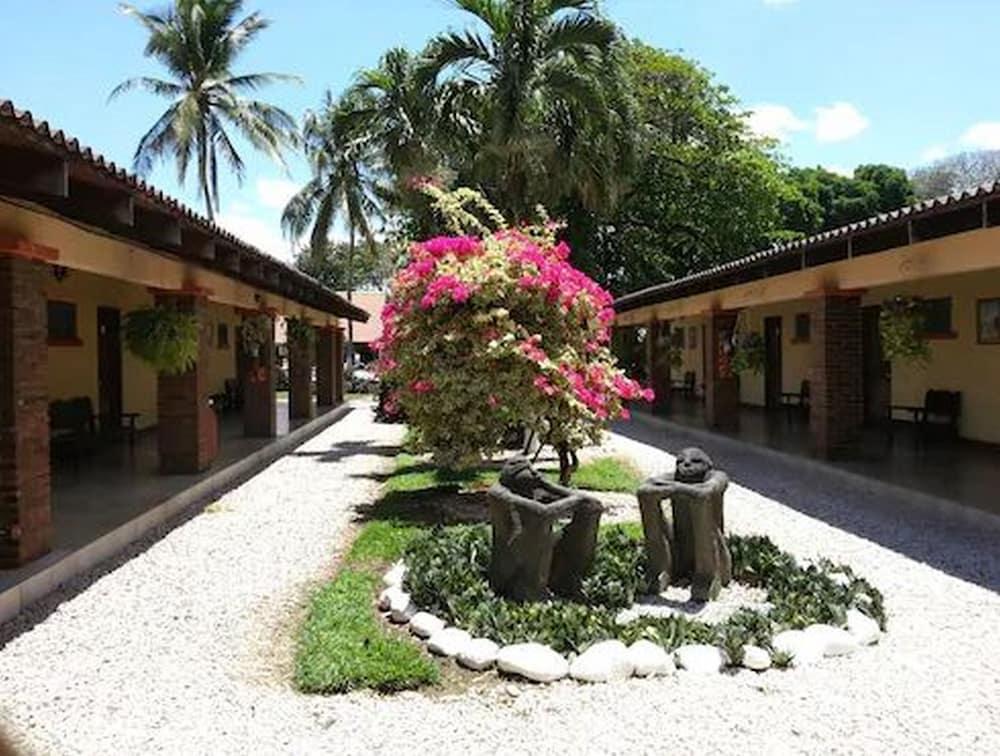 Espuelas, Bar&restaurant Hotel 3*